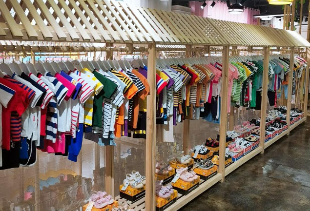 正在經(jīng)營(yíng)的童裝店.jpg