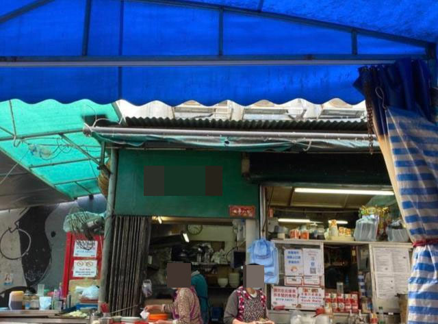 非常小的一家小飯店在一個(gè)偏僻的角落生存