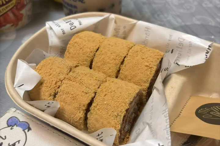 驢打滾黏黏軟軟的甜點非常好吃，我是非常愛吃.jpg