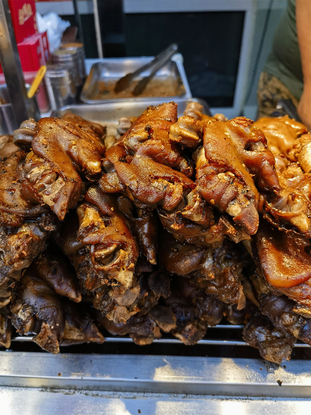 現(xiàn)在賣的烤豬蹄超級好吃，但是價格比較貴.jpg