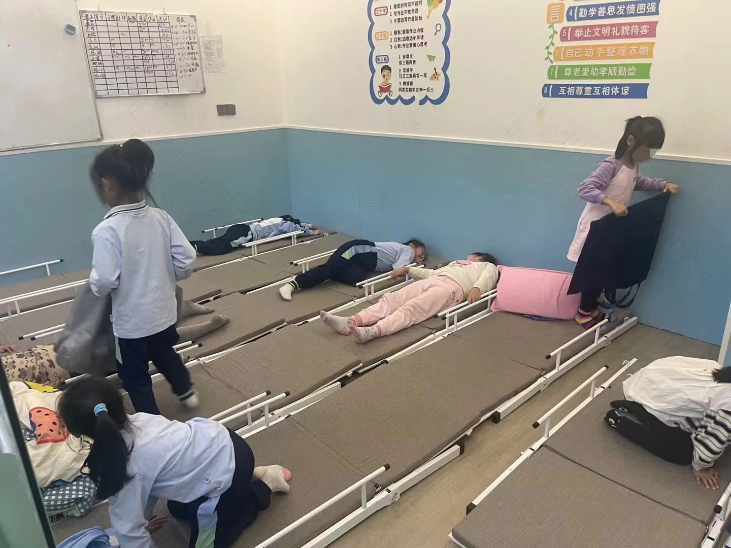 托管班的寶貝們準(zhǔn)備午休啦.jpg