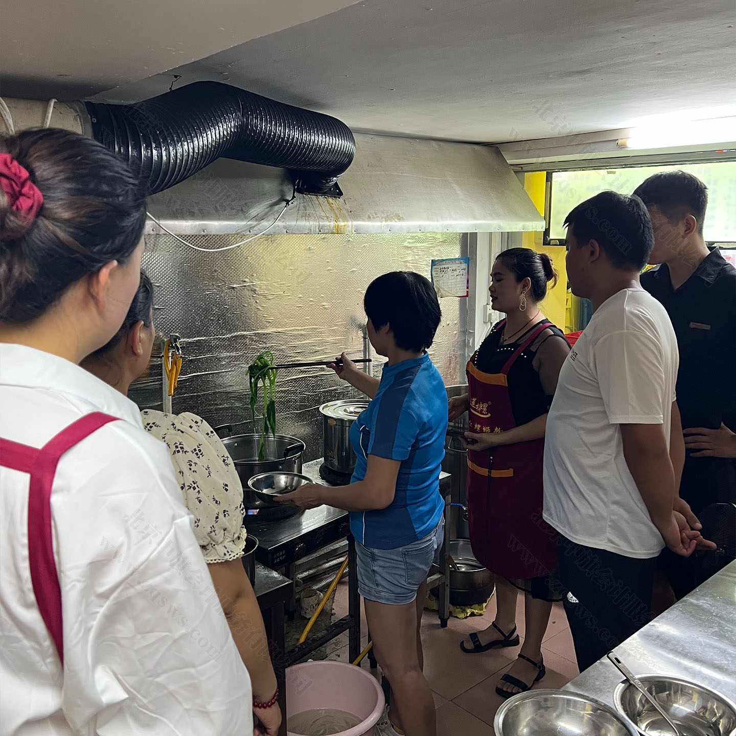 張姐的后廚，餐飲一定要注意環(huán)保.jpg