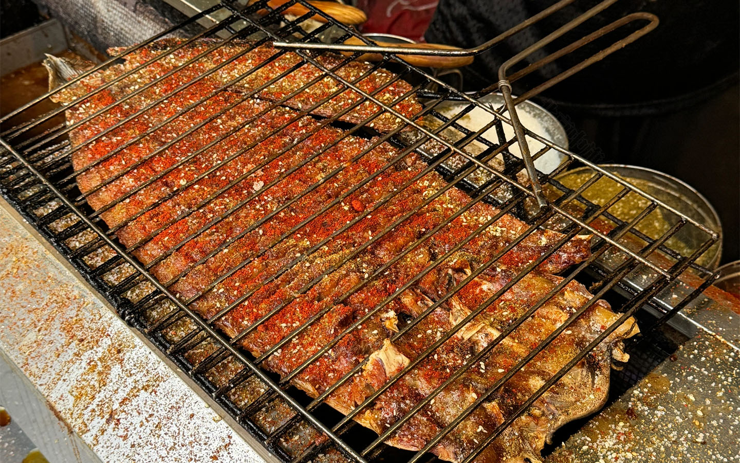 街邊烤魚非?；鸨?jpg