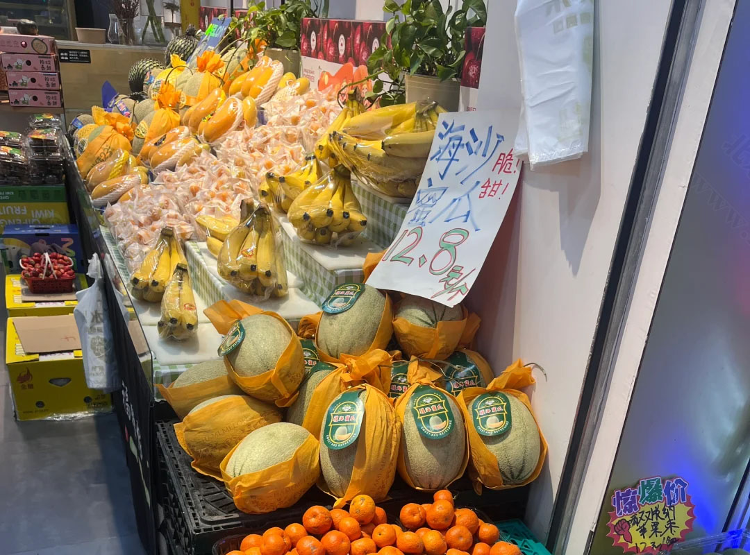 他家的店名就很有意思，叫來(lái)個(gè)蘋果水果店.jpg