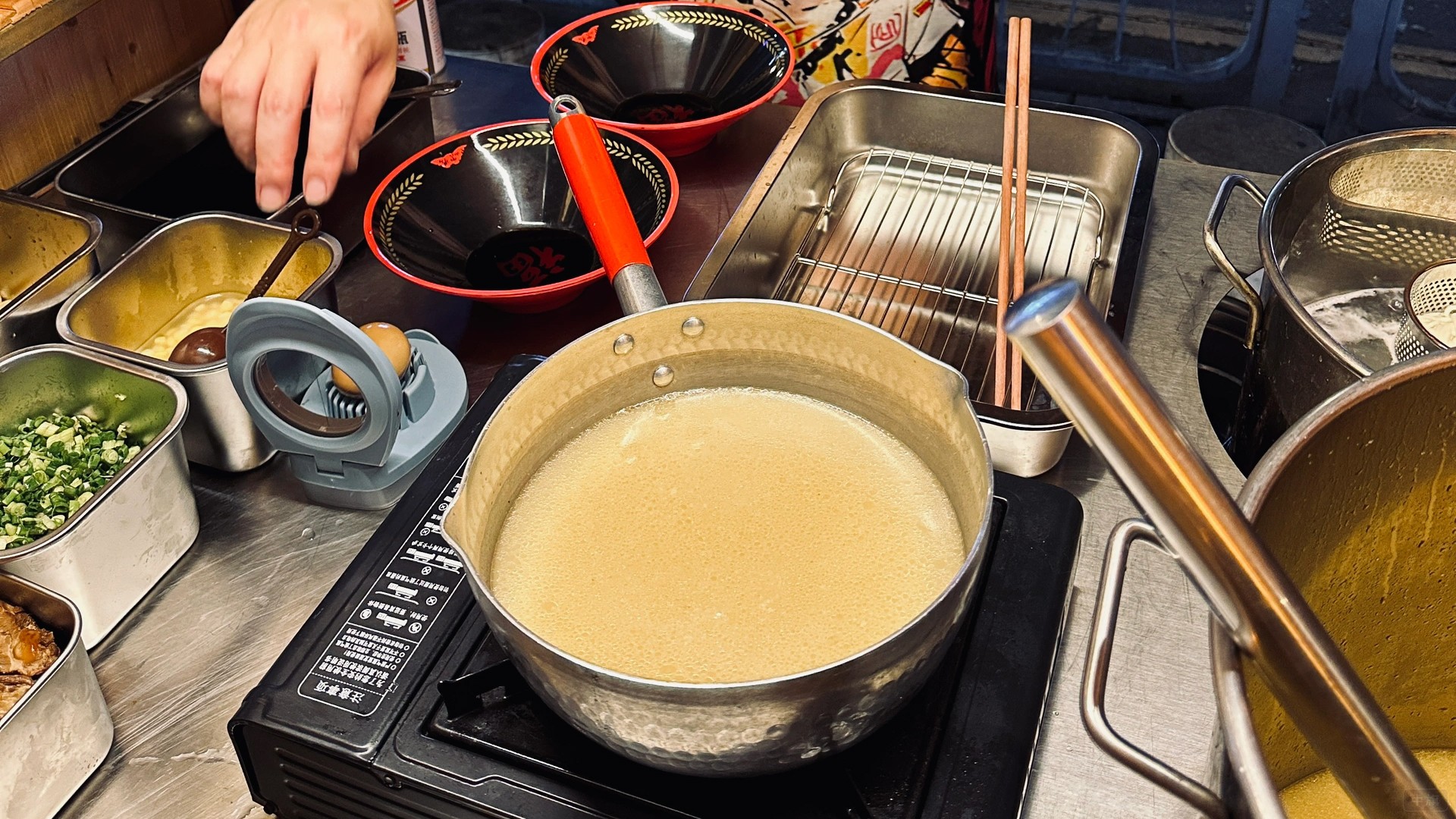 現(xiàn)熬的骨頭湯.jpg 現(xiàn)熬的骨頭湯.jpg