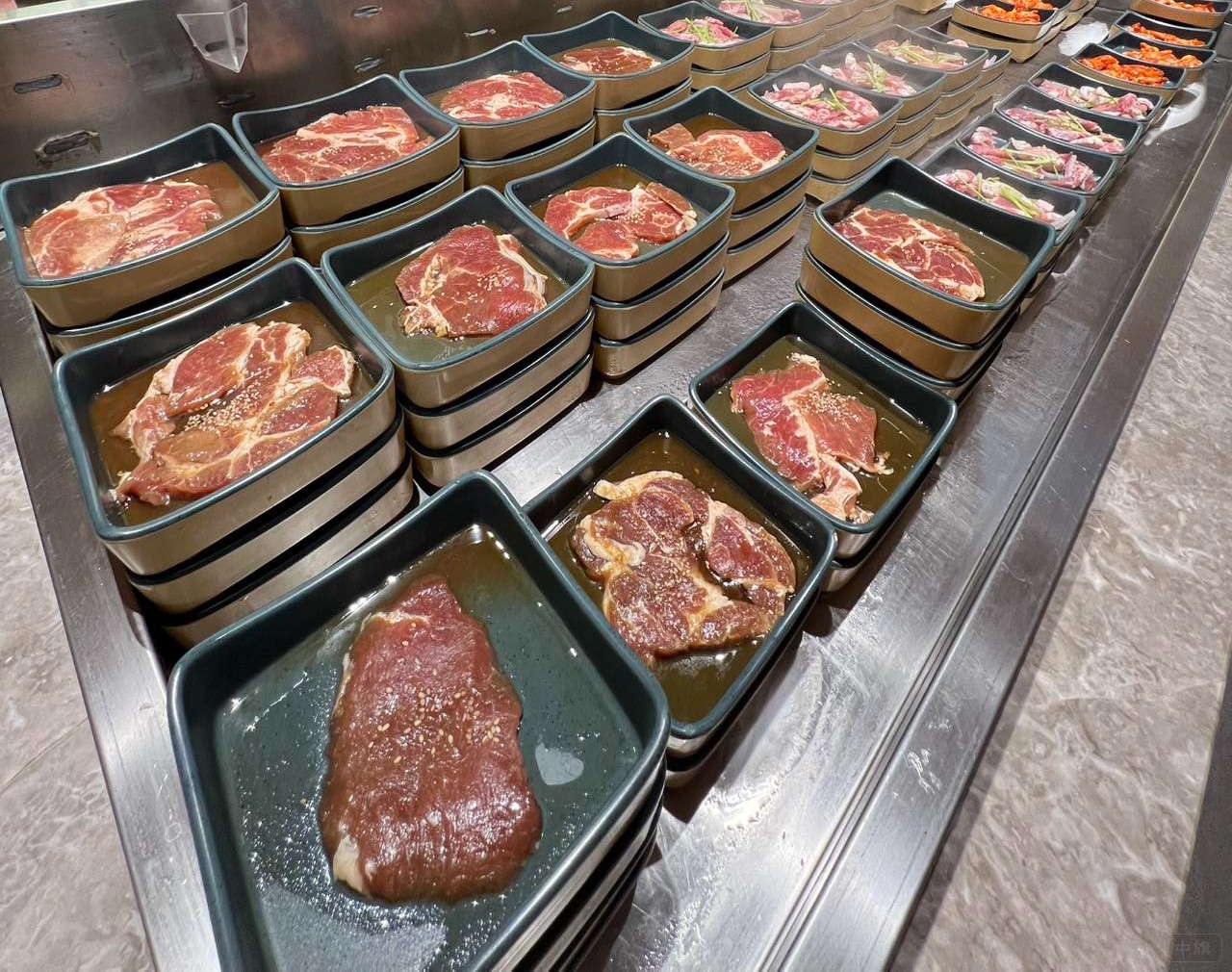 真材實(shí)料的自助餐廳.jpg 真材實(shí)料的自助餐廳.jpg