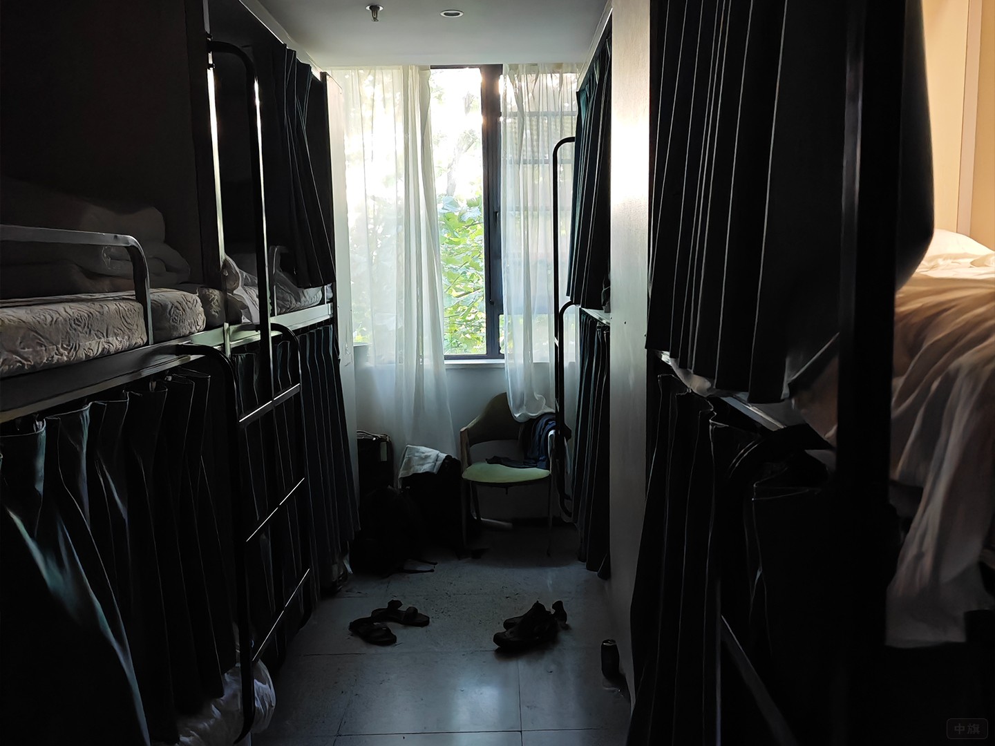 上下鋪的宿舍，私密的空間.jpg