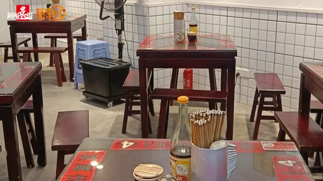 不在飯點，面館內(nèi)空無一人